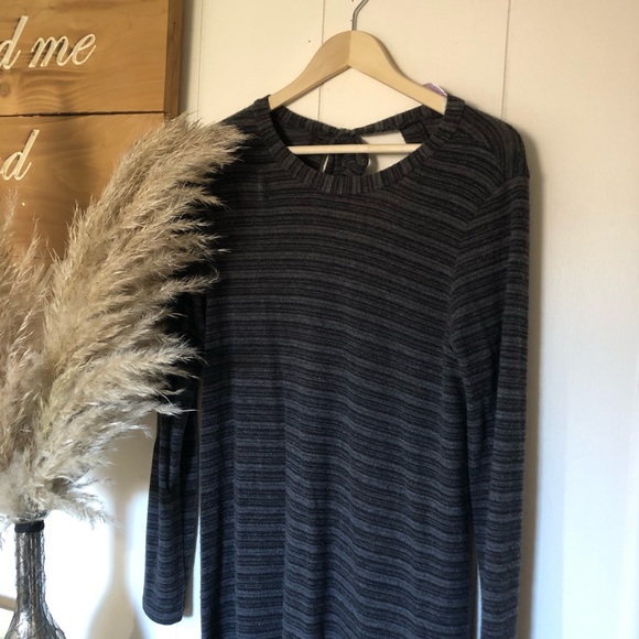 Francesca’s Tie Back Dress - Picture 5 of 5